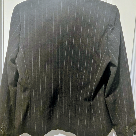 Rafaella Classic Black Pinstripe Womenn's Blazer Size 10 Petite. - Picture 7 of 7